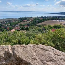 Bagolyszikla, Ábrahámhegy - Külső kép