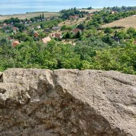 Bagolyszikla, Ábrahámhegy - Külső kép