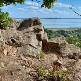 Bagolyszikla, Ábrahámhegy - Külső kép