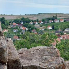 Bagolyszikla, Ábrahámhegy - Külső kép