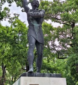 Balassa Bálint szobor