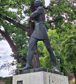 Balassa Bálint szobor