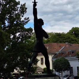Balassa Bálint szobor Esztergom - Külső kép