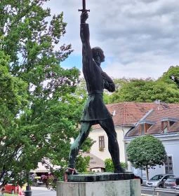 37. legjobb látnivaló: Balassa Bálint szobor