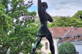 Balassa Bálint szobor Esztergom