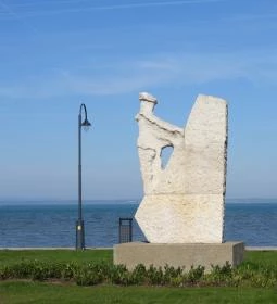 7. legjobb látnivaló: Balatoni sellő szobor