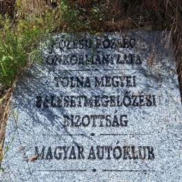 Balesetek áldozatainak emlékhelye Kölesd - Egyéb