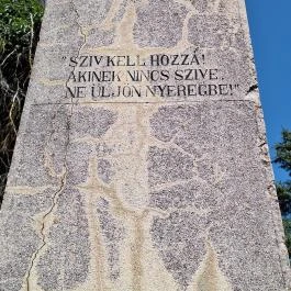 Balesetek áldozatainak emlékhelye Kölesd - Egyéb