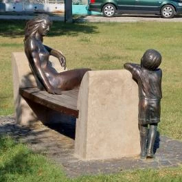 Bányász család, Ajka - Külső kép