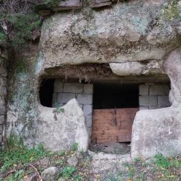 Barlanglakás Szomolya - Egyéb