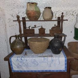 Barlanglakás Szomolya - Egyéb