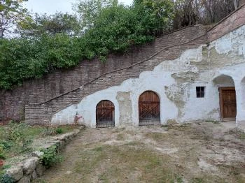 Barlanglakás Szomolya