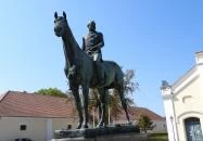 Báró Wenckheim Béla lovasszobra Kisbér