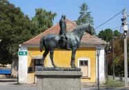 Báró Wenckheim Béla lovasszobra Kisbér