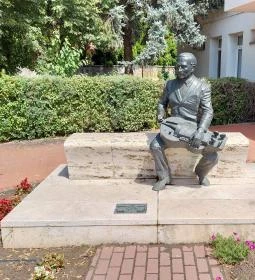 Bársony Mihály szobra