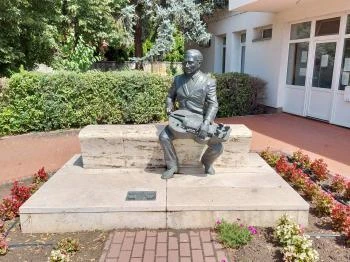 Bársony Mihály szobra Tiszaalpár