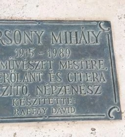 Bársony Mihály szobra