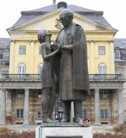 Batthyány-Strattmann László szobra