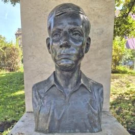 Bauer Sándor mellszobra Budapest - Egyéb
