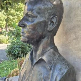 Bauer Sándor mellszobra Budapest - Egyéb