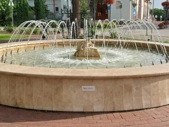 Békás szökőkút Jászfényszaru