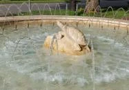 Békás szökőkút Jászfényszaru