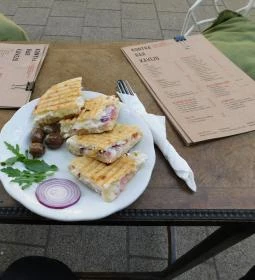 BÉLA - Bár, Étterem, Lakás, Arborétum