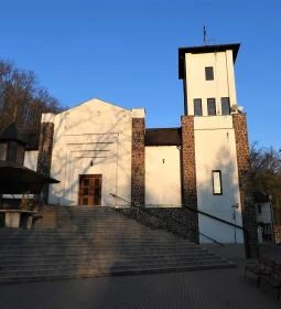 Béke királynéja templom és Mária kápolna