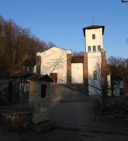 Béke királynéja templom és Mária kápolna