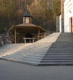 Béke királynéja templom és Mária kápolna