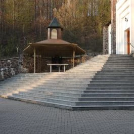 Béke királynéja templom és Mária kápolna Mátraszentimre - Külső kép