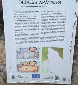 Bencés Apátság romjai