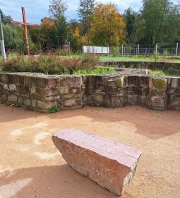 Bencés Apátság romjai