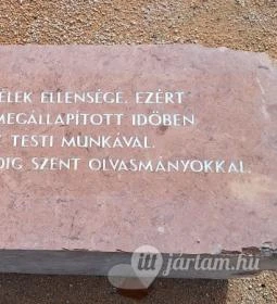 Bencés Apátság romjai