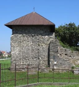 Bencés apátsági templom romja