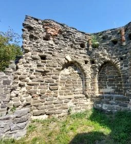 Bencés apátsági templom romja