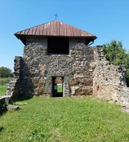 Bencés apátsági templom romja