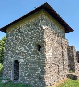 Bencés apátsági templom romja