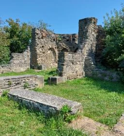 Bencés apátsági templom romja