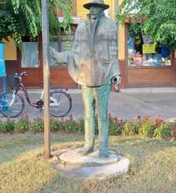 Beszédes József-szobor