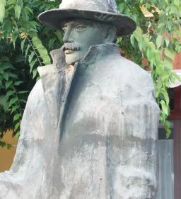 Beszédes József-szobor