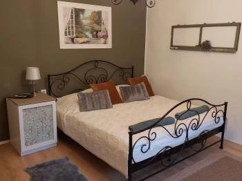 Bí-Bor-Lak A. Apartmanház Villány