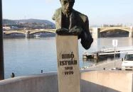 Bibó István mellszobra Budapest