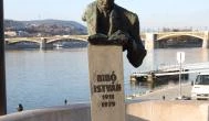 Bibó István mellszobra Budapest - Külső kép