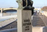 Bibó István mellszobra Budapest