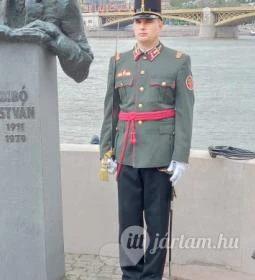 Bibó István mellszobra