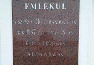 A biskói komptragédia emlékműve Paks