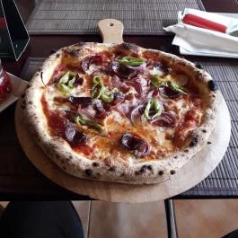 Black Dog Terasz & Pizzéria Budapest - Étel/ital