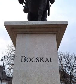 Bocskai István lovasszobra
