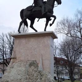 Bocskai István lovasszobra Hajdúhadház - Külső kép
